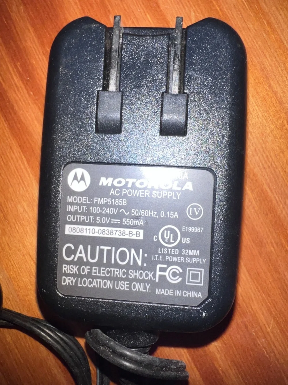 3 Vintage Motorola flip phones... with chargers.